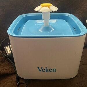 Veken Pet Water Fountain with Daisy top